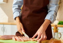 Работа с сырым мясом